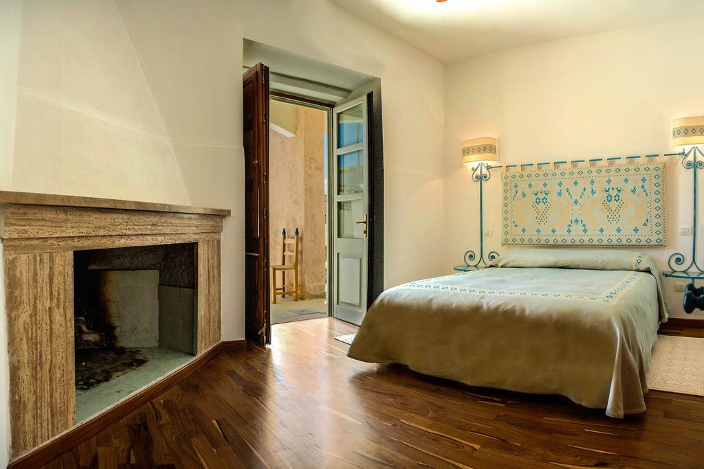 Hotel Omu Axiu Orroli Habitación foto